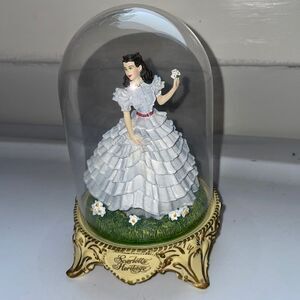 Vintage 1998 Franklin Mint Scarlett’s Heritage figurine under domed glass